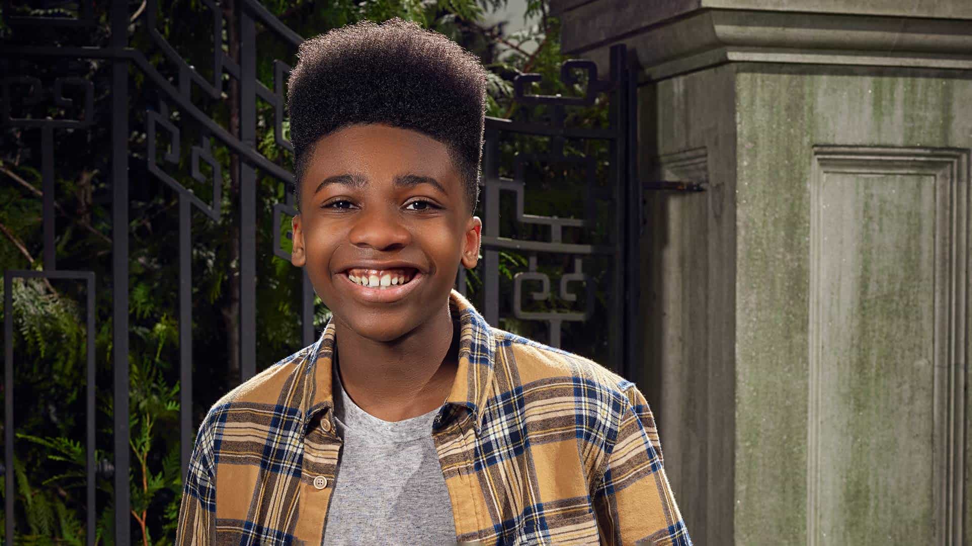 Under Wraps – Meet the Cast | Watch it on DStv